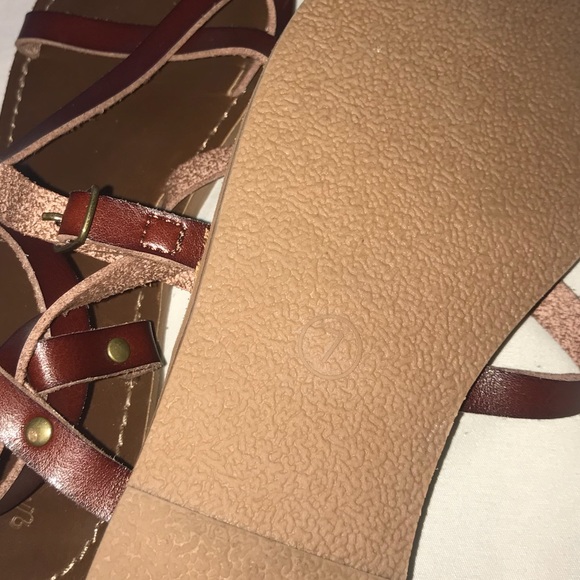 Toe Sandals - Picture 3 of 3